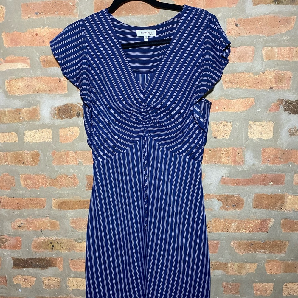 Summer dress with pin stripes and tie laces in front, flounce sleeves